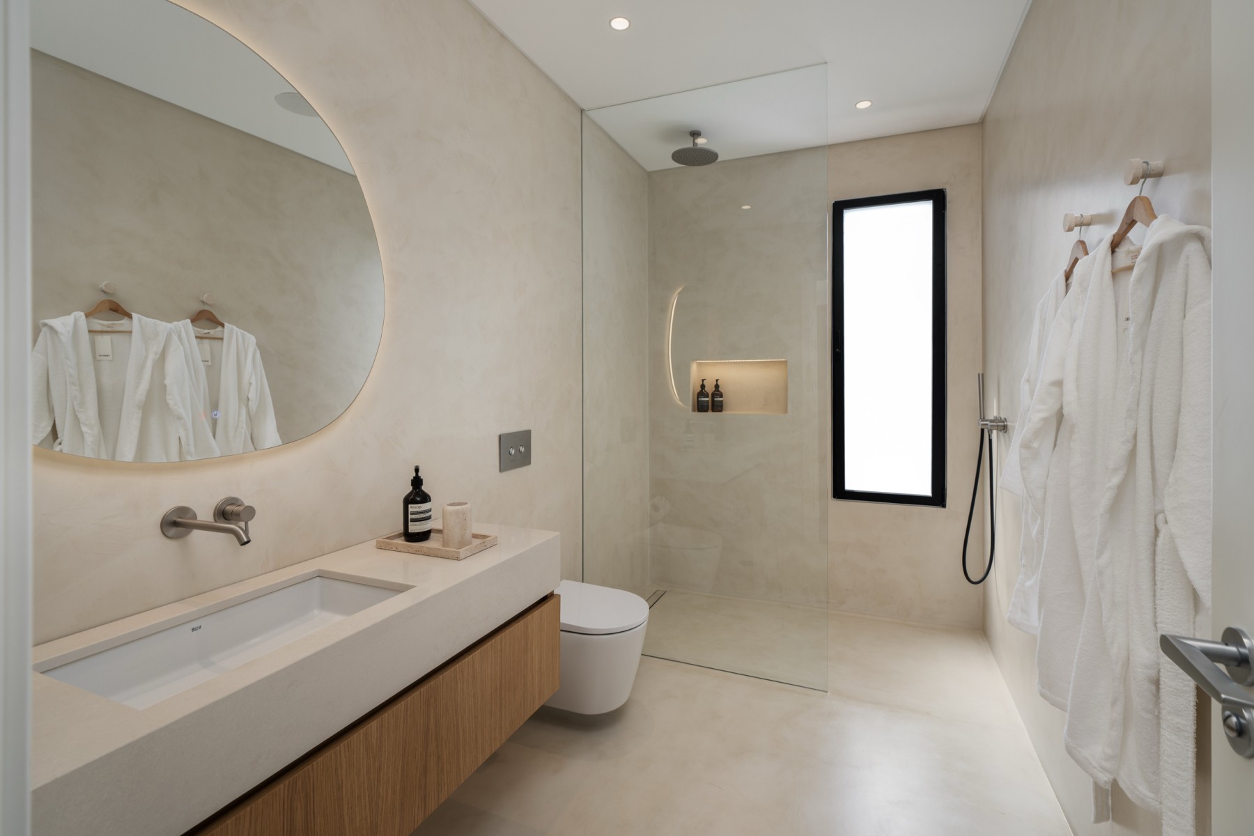Family bathroom with microcement finishes
